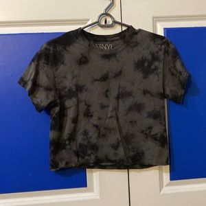 black and gray cropped tee